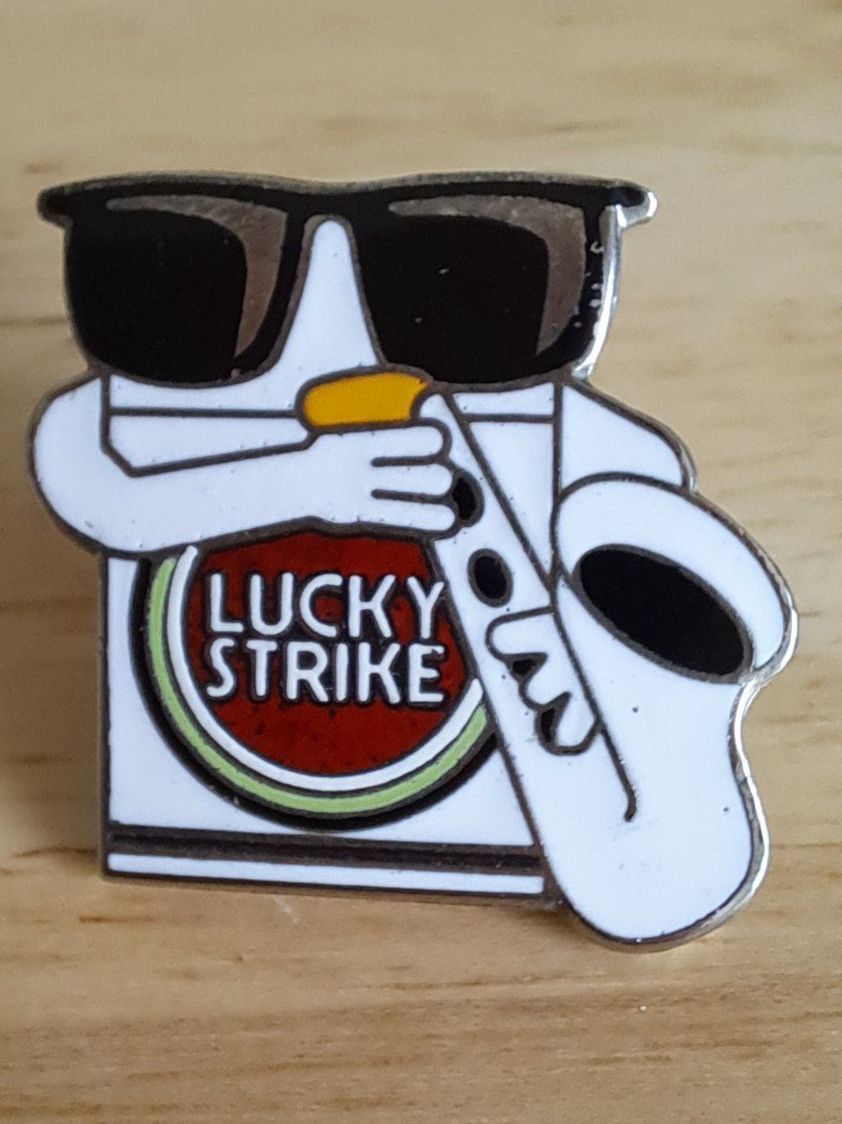 Placchette & Badge: Pin Lucky Strike – Usato da Kriens venduto da Wolly85