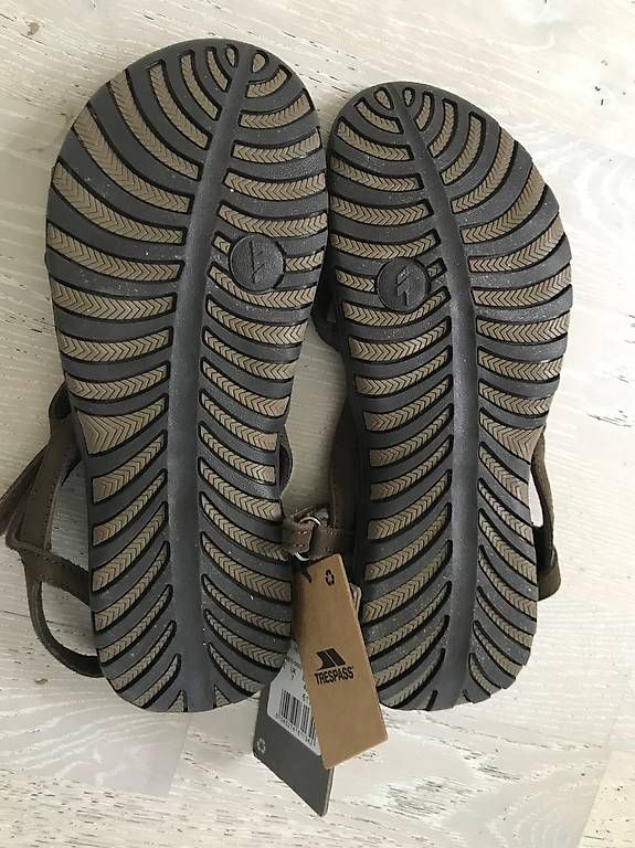 Chaussures femmes: Sandalen Freizeit Marke Trespass Grösse 40 – D'occasion à Kaiseraugst par Bedabe 2