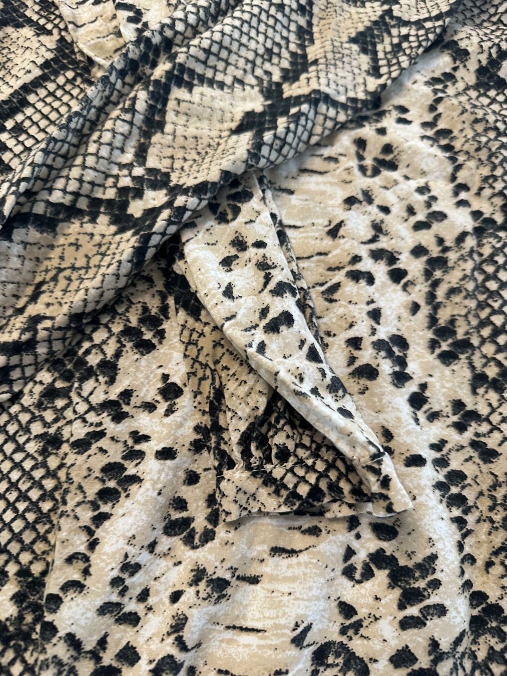 Zebra Camicette: Zebra Bluse Snake Print Beige Schwarz Gr. S – Usato da Weggis venduto da _GMA9 3