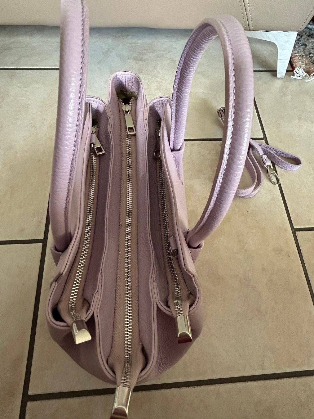 Taschen für Damen: NEU - Leder-Handtasche flieder/lila – Neu und originalverpackt aus Cugnasco von isolaverde 3
