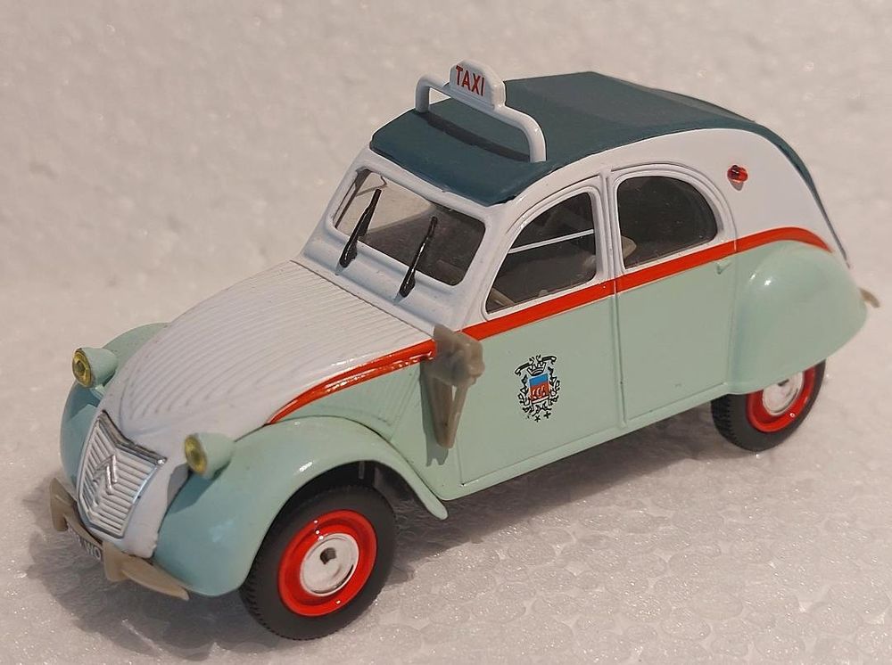 2 CV Citroën 1957 grise, Norev échelle 1/43