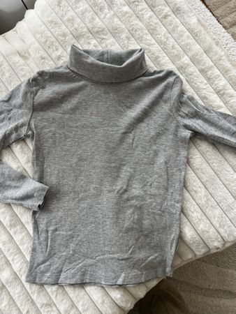 H&M ROLLKRAGENPULLOVER GR 122/128 NEUWERTIG