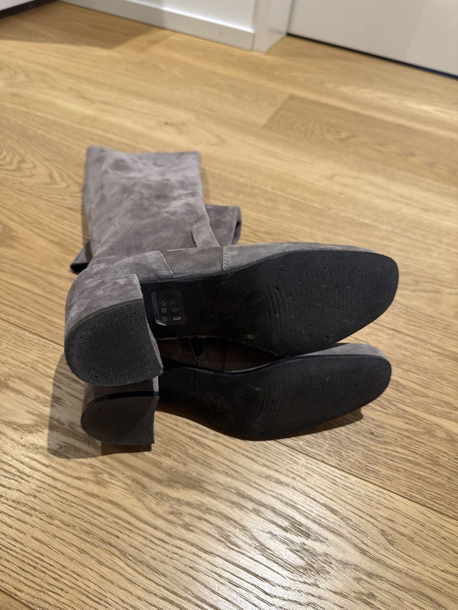 Scarpe da donna: Graue Designer Wildleder Stiefel , Gr. 37 – Nuovo (secondo la descrizione) da Niederteufen venduto da sophia2025 2