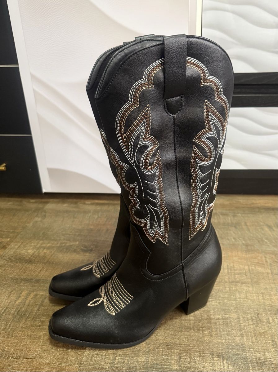 Scarpe da donna: Schwarze Cowboystiefel, Gr. 38 NEU – Nuovo (secondo la descrizione) da Lachen SZ venduto da zsucard 1
