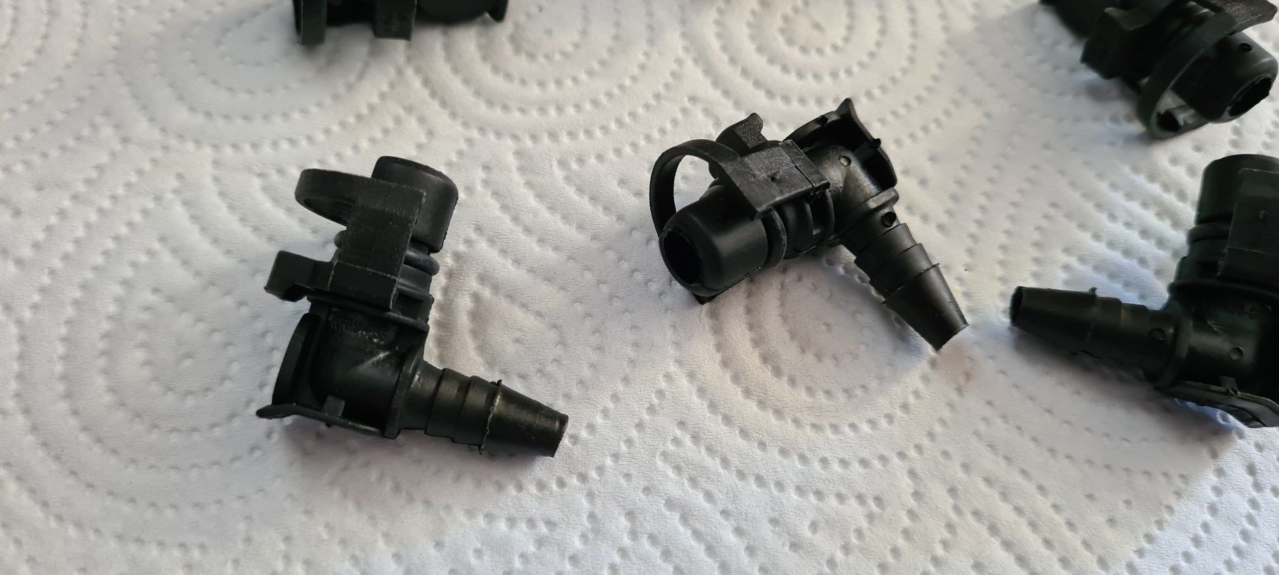 Tutti pezzi di ricambio auto: ***** OPEL GM Vent Hose Connector 55354565 – Nuovo e nell'imballaggio originale da Villaz-St-Pierre venduto da Ubid 4