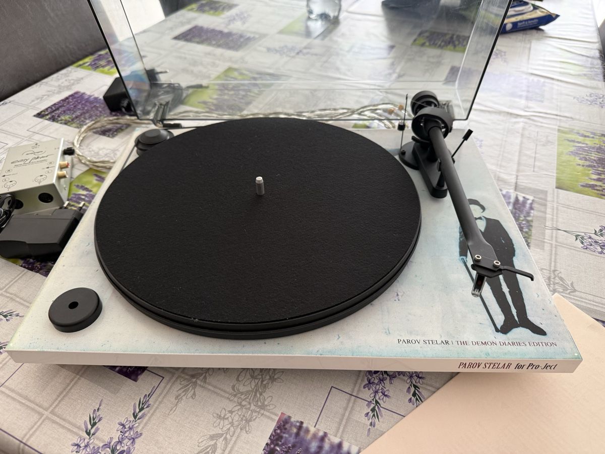 Pro-ject Giradischi: Pro-Ject Essential 2, Parov Stelar edition inkl. Amplifer – Usato da Obernau venduto da 3541roland