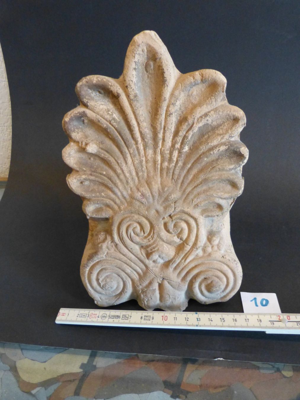 Tutte le decorazioni: Griechisches Antefix aus Terrakotta – Usato da Lengnau BE venduto da AllerleiSUPER 1