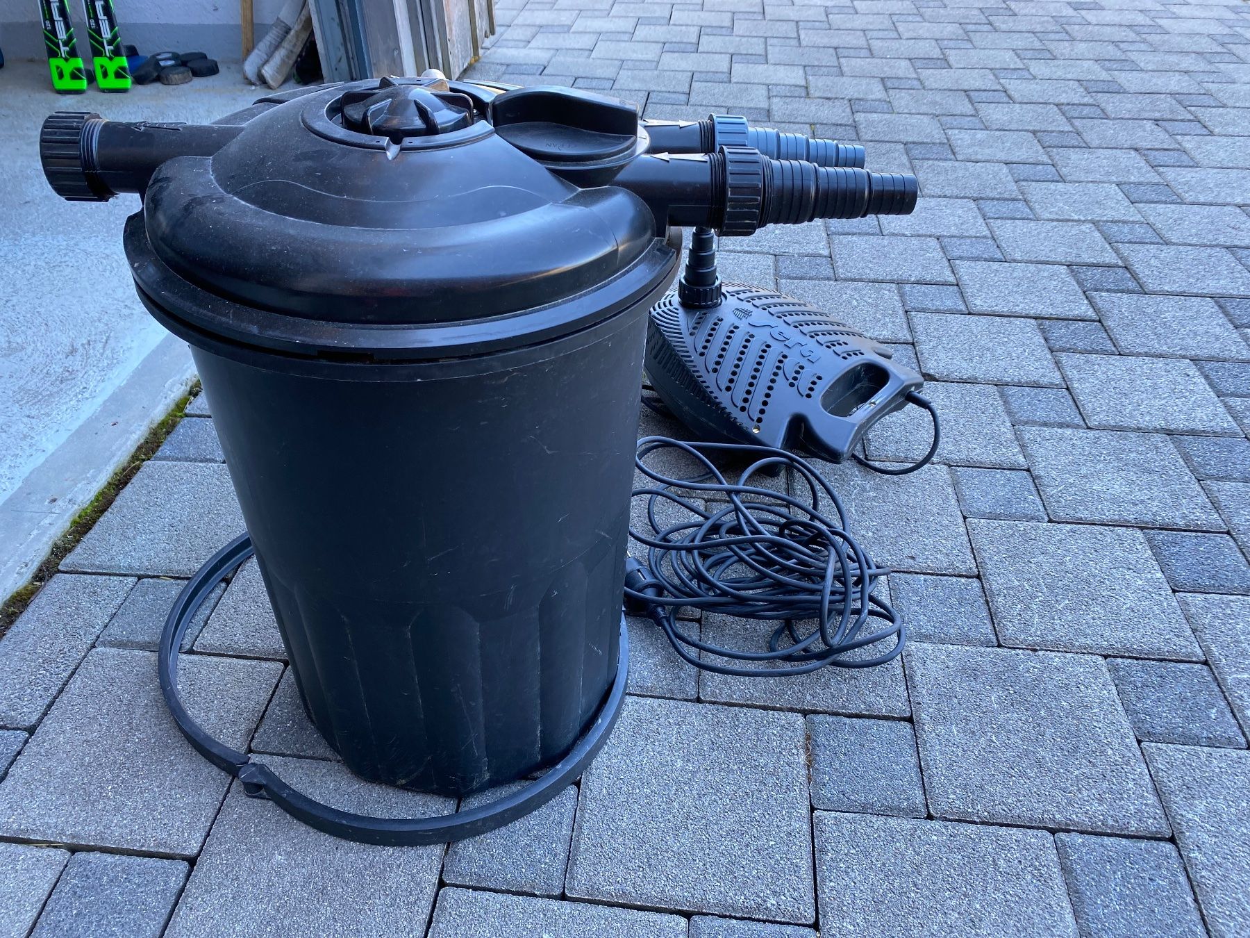 Pompe & Parti di ricambio: Druckfilter Set mit Pumpe 6000l/h sera – Usato da Lenk im Simmental venduto da Miguelle 1