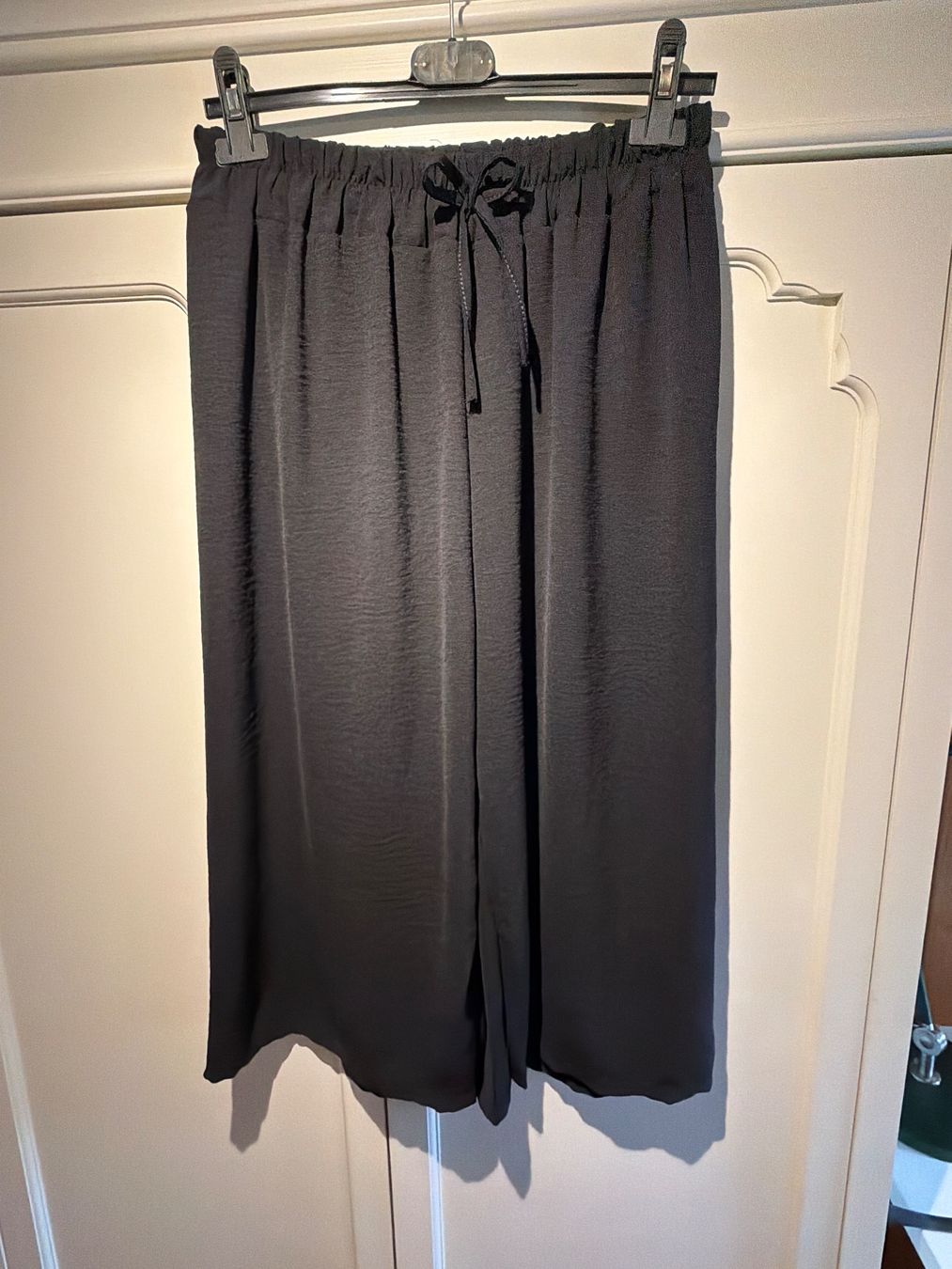 Pantaloni: SOMMER KURZE HOSE- DAMEN-SCHWARZ – Nuovo e nell'imballaggio originale da Meienried venduto da ManuelaBoutique 2
