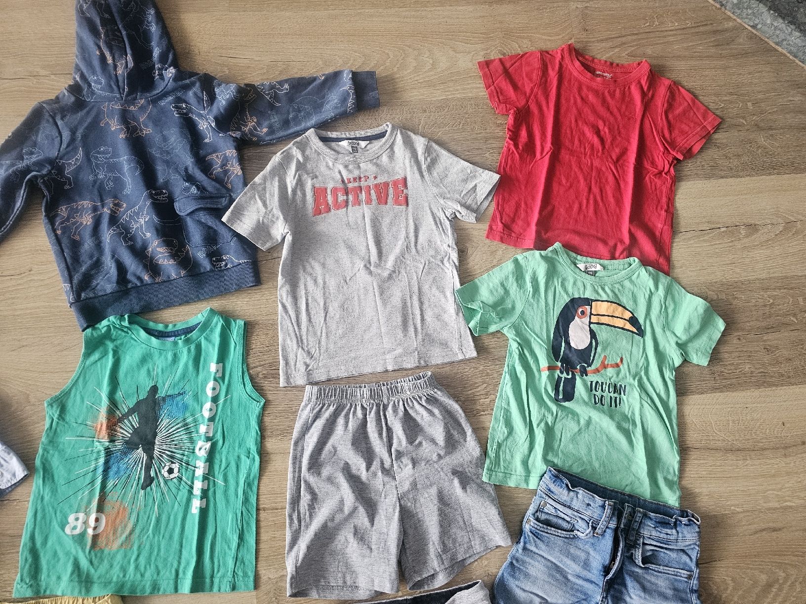Lotti & Set di vestiti: Jungen Kleiderpaket, Grösse 110 – Usato da Grosshöchstetten venduto da Qenko 2