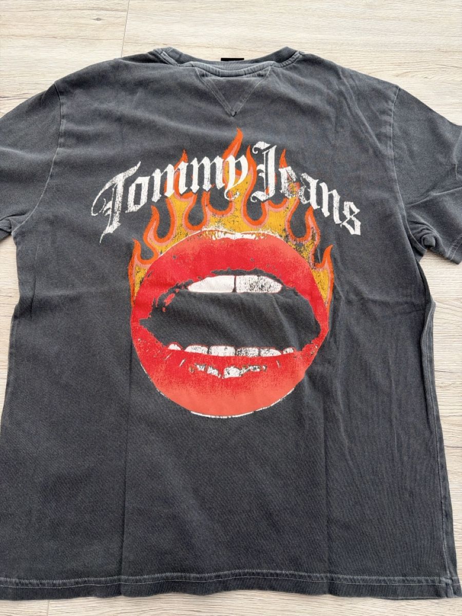 Tommy Hilfiger T-shirt: T-shirt Tommy Jeans taille M – Usato da Moutier venduto da francisco20 1