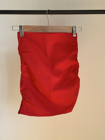Jupe rouge à fronces Bershka