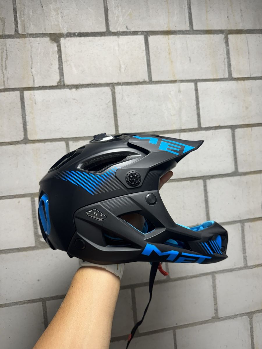 Caschi: MET Parachute Helmet black/blue – Usato da Chur venduto da mau_pmy7 3