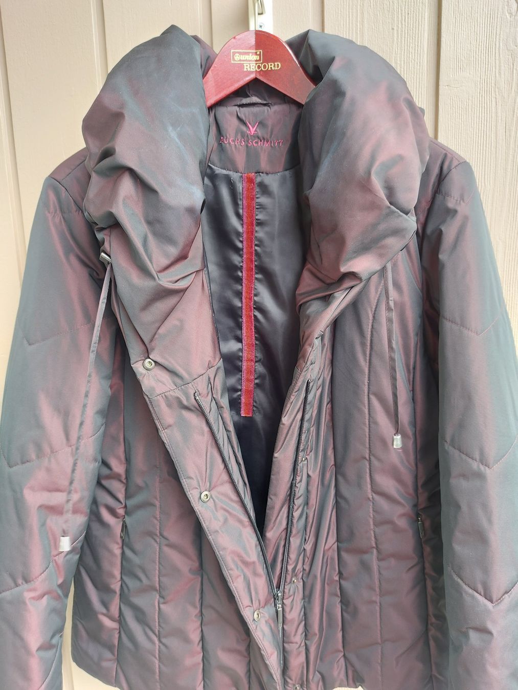 Giacche: Winterjacke Damen bordeaux Gr. 40 – Usato da Wilen (Sarnen) venduto da cla_k2qr 4