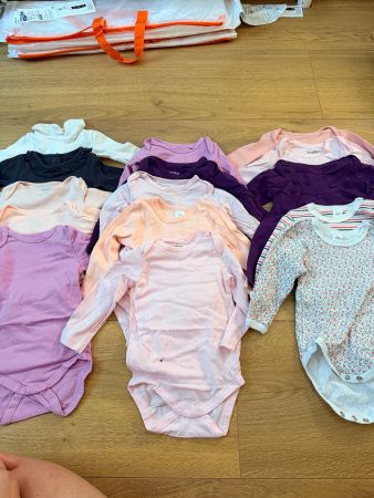 Lot de 16 body 62/68