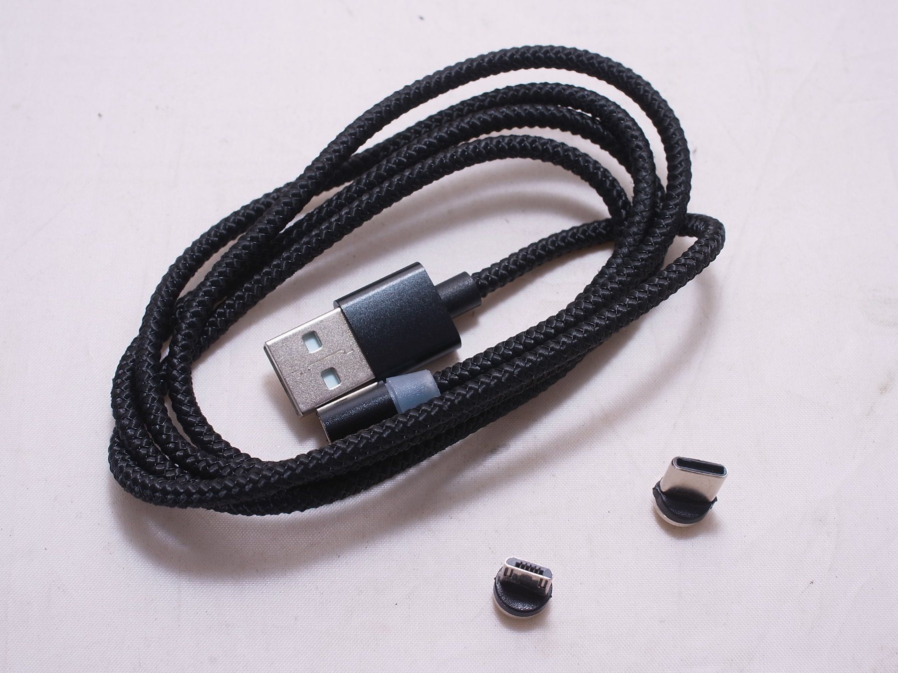 Cavi: 4 Handy Ladekabel Magnet USB mit 3 Adapter Micro USB, C, iOS – Nuovo (secondo la descrizione) da Zürich venduto da dnk_nrd8 5
