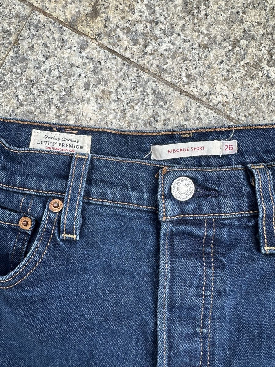 Levi's Jeans: Levi's Ribcage Shorts Gr 36 – Nuovo (secondo la descrizione) da Kilchberg ZH venduto da flami02 5