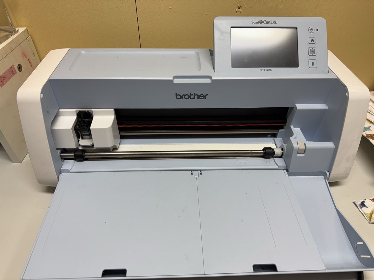 Tutte le macchine: Brother scan cutDX SDX1200 – Usato da Näfels venduto da sibylleli 2
