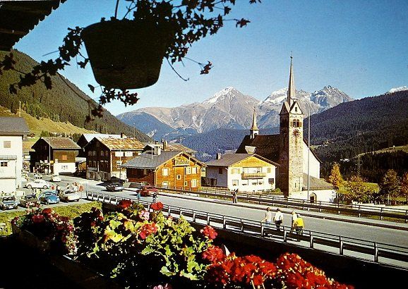 Cartoline postali: SEDRUN im Tavetsch, Auto, VW-Käfer – Usato da Jona venduto da philajona