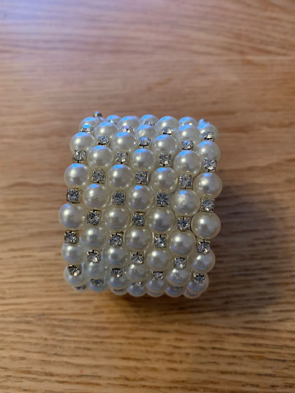 Bracciali & Braccialetti: Joli bracelet avec perles blanches – Usato da MEYRIN venduto da Gwendo10