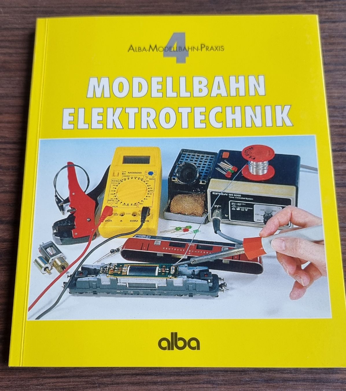 Modellini di ferrovie: Alba Praxisbuch Elektrotechnik Modellbahn – Usato da Au ZH venduto da Krokodil08