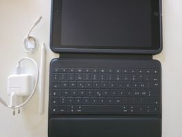 IPAD 8. Generation inkl. Apple-Pen + Logitech Tastatur/Case