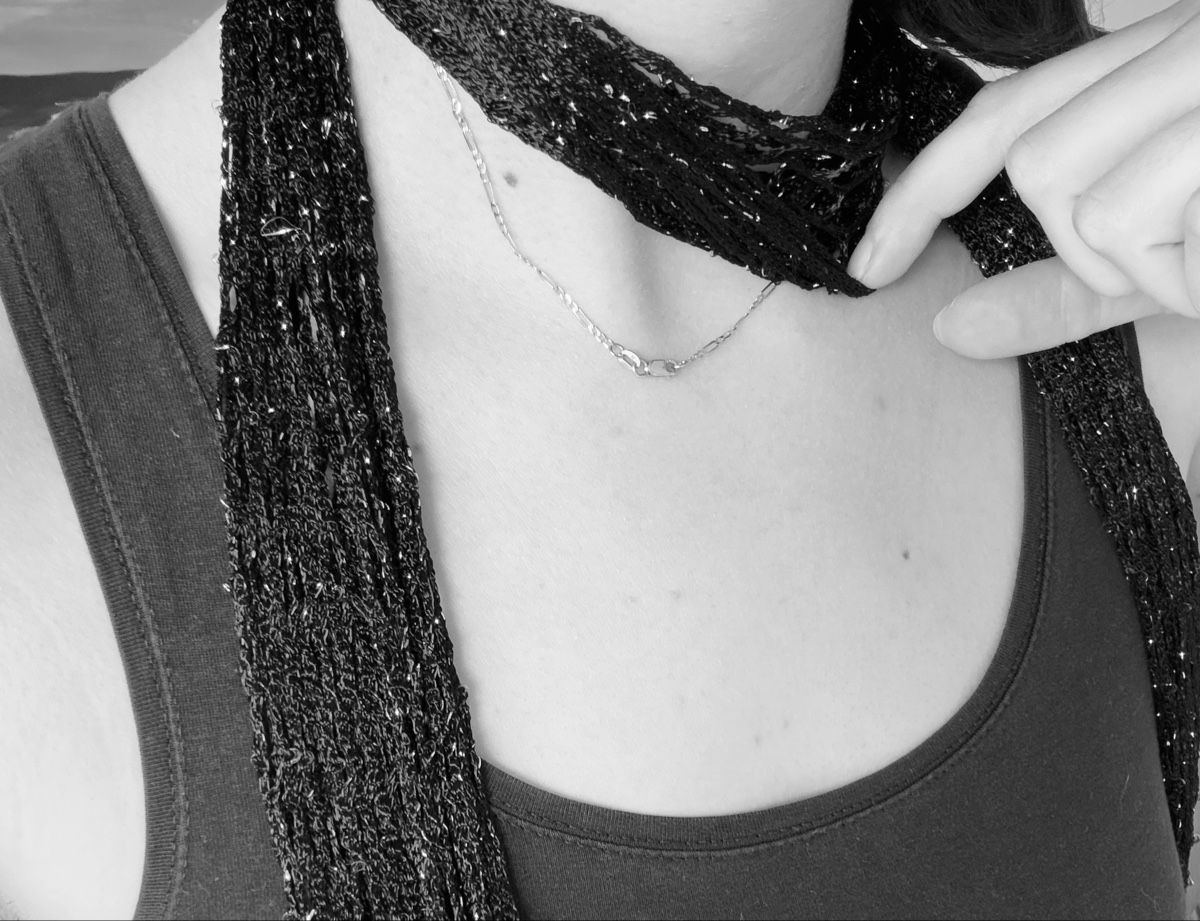Foulards, Tücher & Schals: Schwarzer Netzschal mit Glitzerfaden neu – Gebraucht aus Aesch von fiona.sophie