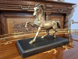  Antike Bronze-Pferdefigur – Detailreiche Messing