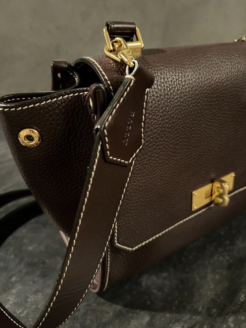 Sacs femmes: Bally bag 'B Turn' Medium – D'occasion à Tannay par closet 1