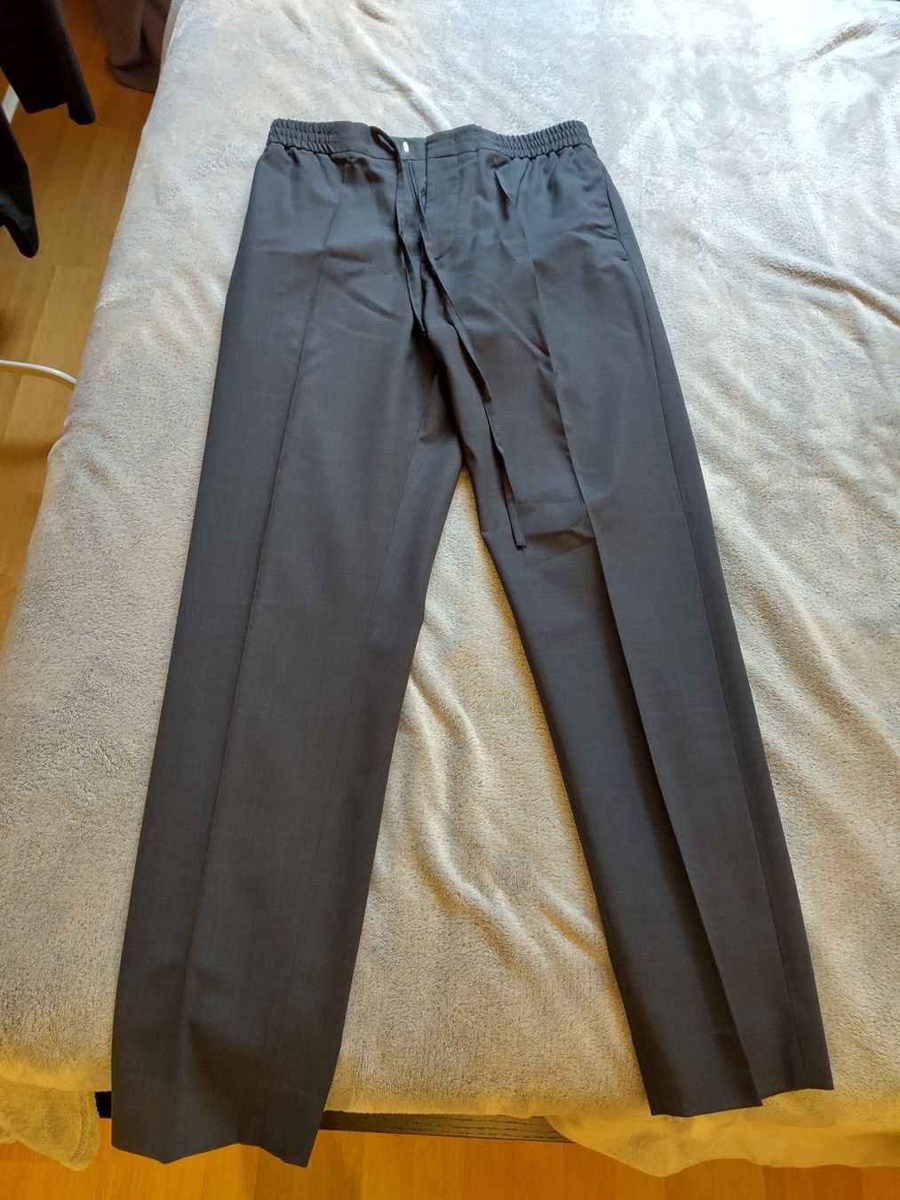 Cos Pantaloni: Hosen / COS / EUR 46 – Usato da St. Gallen venduto da swi_dnw5 1
