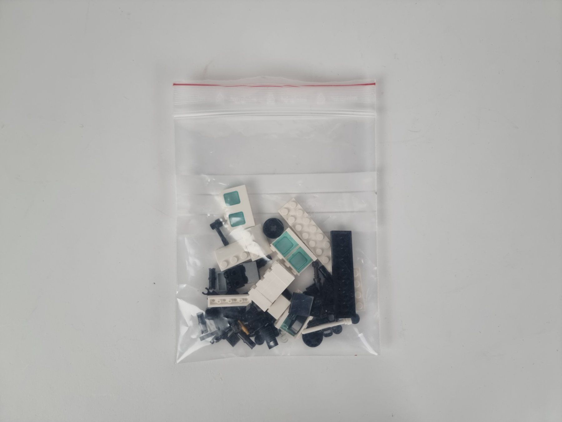 Lego Giocattoli: LEGO Teile schwarz/weiss und transparent – Usato da Urtenen-Schönbühl venduto da Restwert_Schoenbuehl 2
