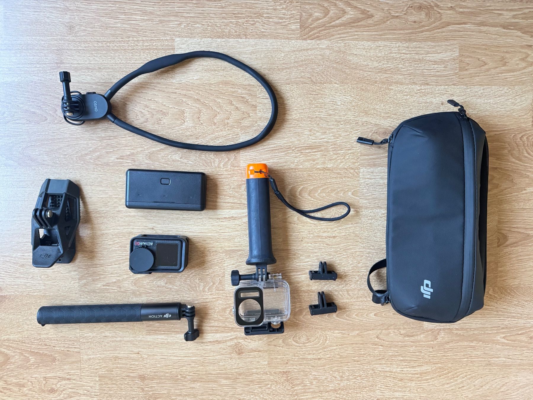 DJI Action Cam: DJI OSMO ACTION 5 PRO ADVENTURE COMBO + MANY EXTENSIONS – Usato da Zürich venduto da die_zb6r 1