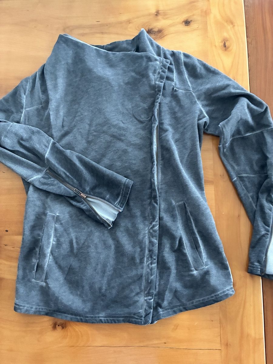 Liebeskind Giacche: Liebeskind Sweatshirt Jacke M – Usato da Küttigen venduto da Luckynatur