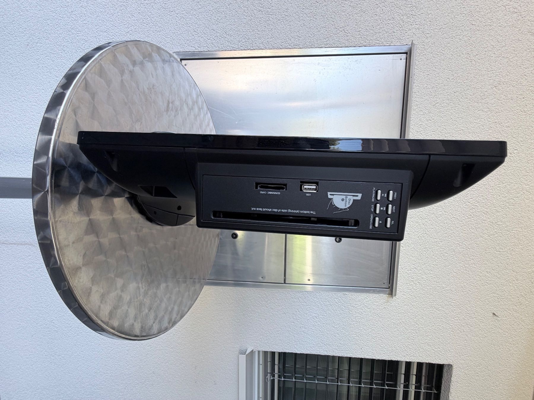 Televisori: TV LCD 22" mit  integriertem DVD Player – Difettoso da Bäretswil venduto da Virgen 1