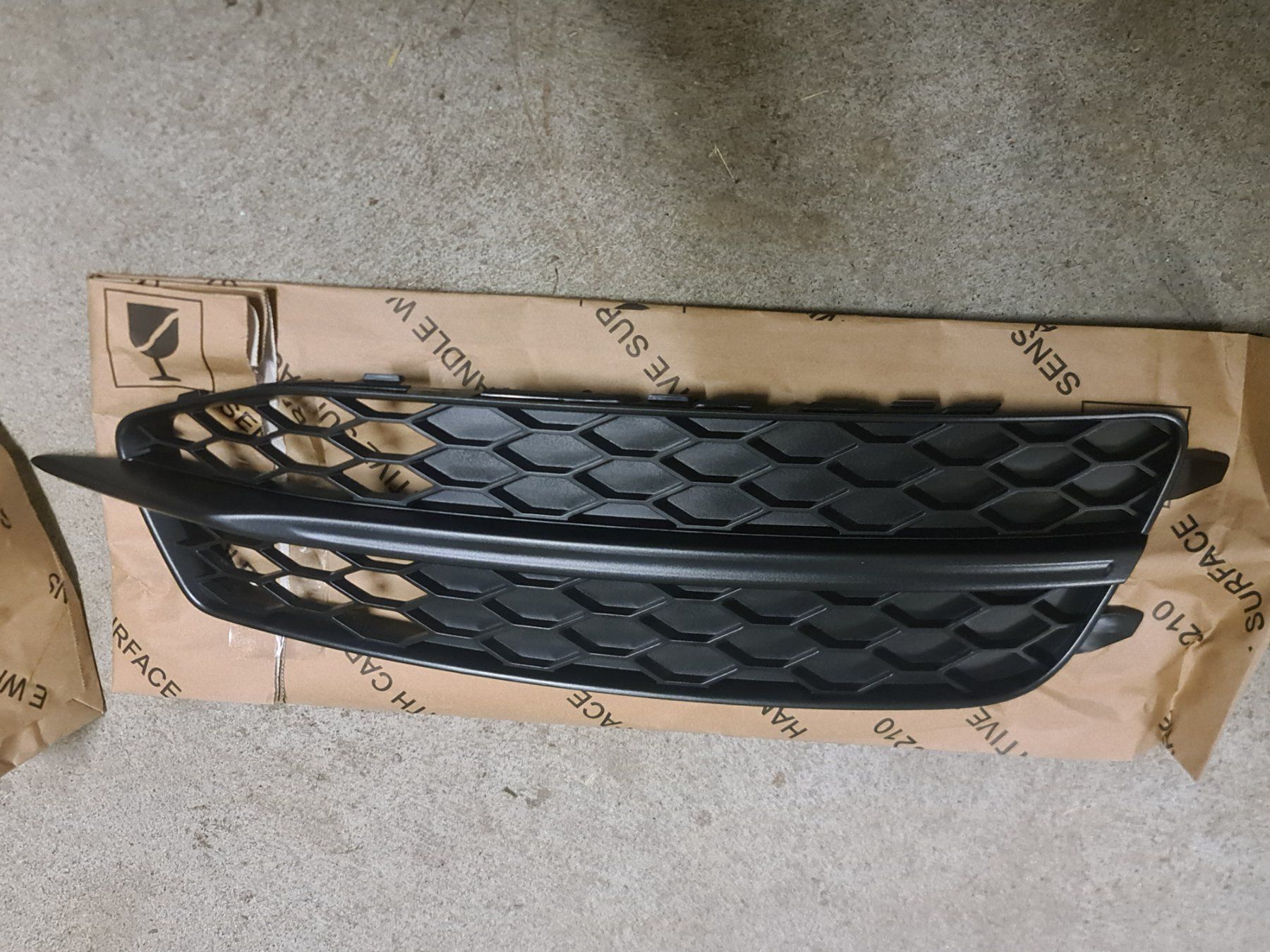 Audi Toutes les pièces auto: Originale Frontgitter Audi S6 C7 – D'occasion à Wangen SZ par Fendtfahrer 2