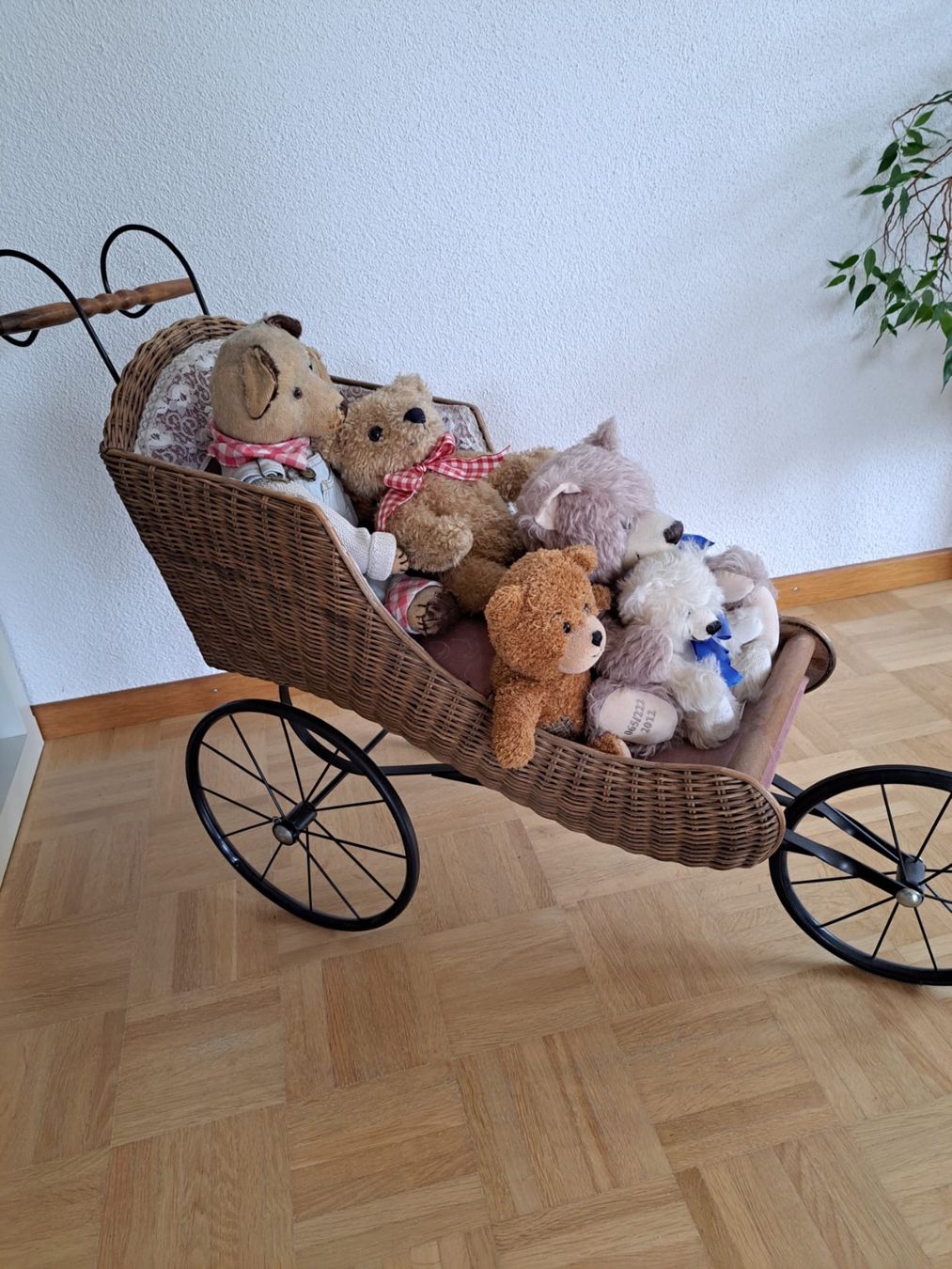 Carrozzine per bambole: Schöner Korb-Puppenwagen – Usato da Rafz venduto da stg101