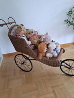 Schöner Korb-Puppenwagen