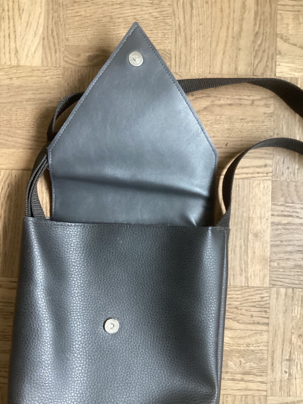 Taschen für Damen: Umhängetasche - Unikat – Neu (gemäss Beschreibung) aus Muttenz von bar_ws7n 1