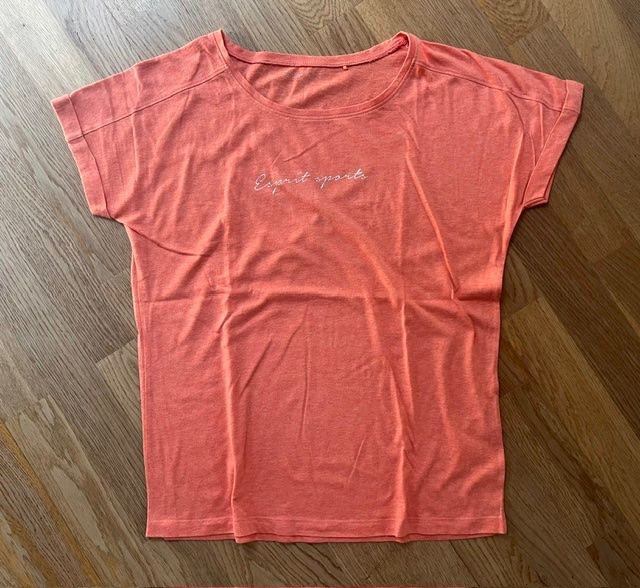 Esprit T-shirt: Weites Freizeit-Shirt lachsfarben von Esprit – Usato da Steinmaur venduto da Dyleila