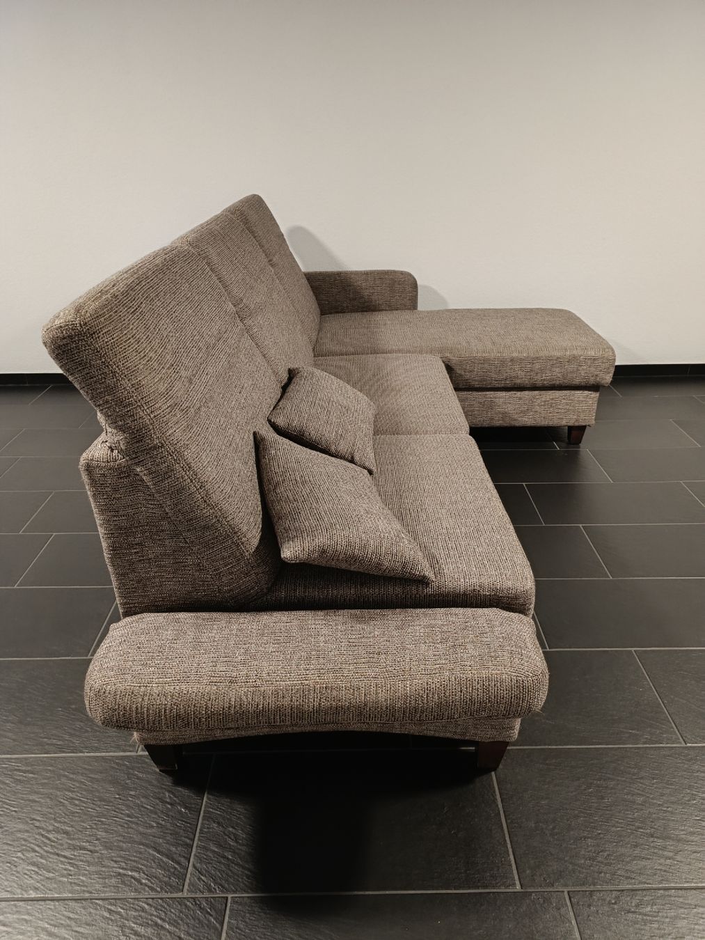 Divani: Tolles Ecksofa Stoff braun mit Bettfunktion und Stauraum. – Usato da Wäldi venduto da cat_zs5r 5