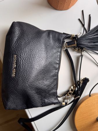 Michael Kors Handtasche Leder Schwarz mit Quaste guter Zusta