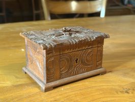 Jolie petite boite en bois de brienz 