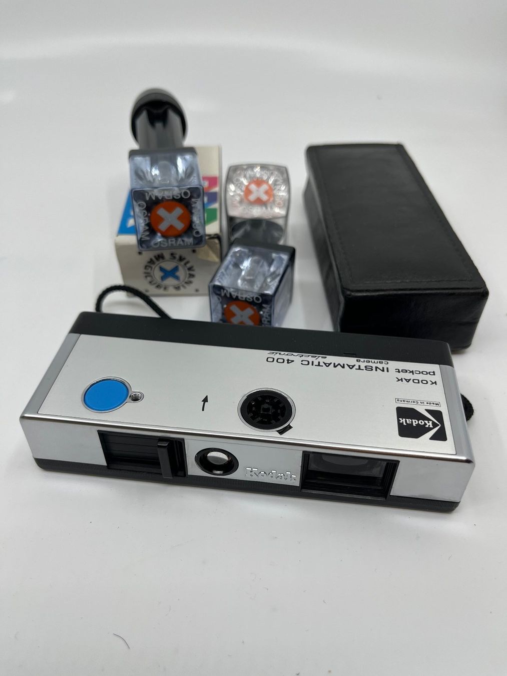 Kodak Fotocamera: 2 Pocket Kameras + Blitz / Kodak Instamatic 400 – Usato da Winterthur venduto da Beat8344 2