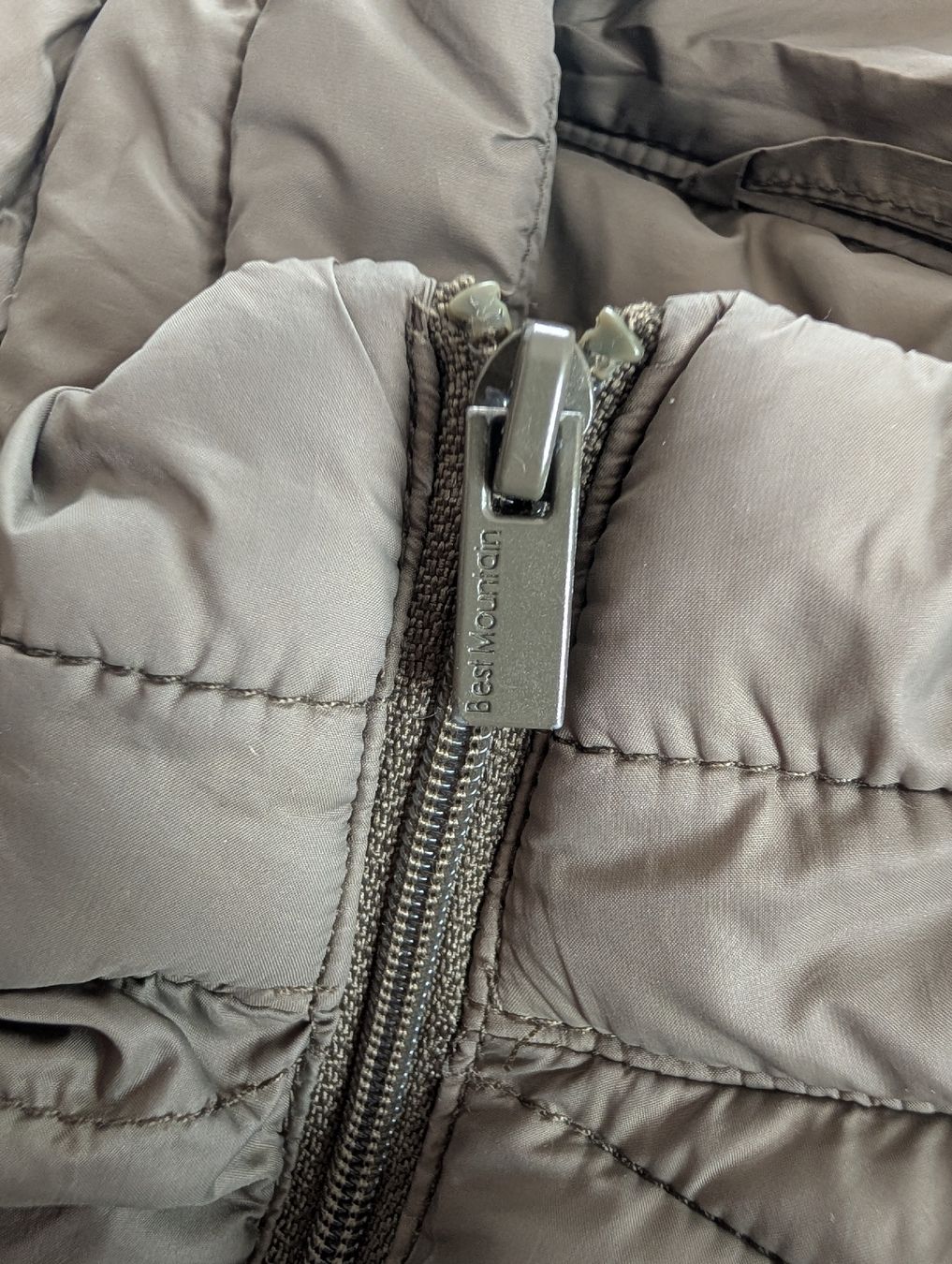 Gilet & Giacche: Fast neue Steppweste in grau/oliv – Nuovo (secondo la descrizione) da St. Gallen venduto da nadinewho 3