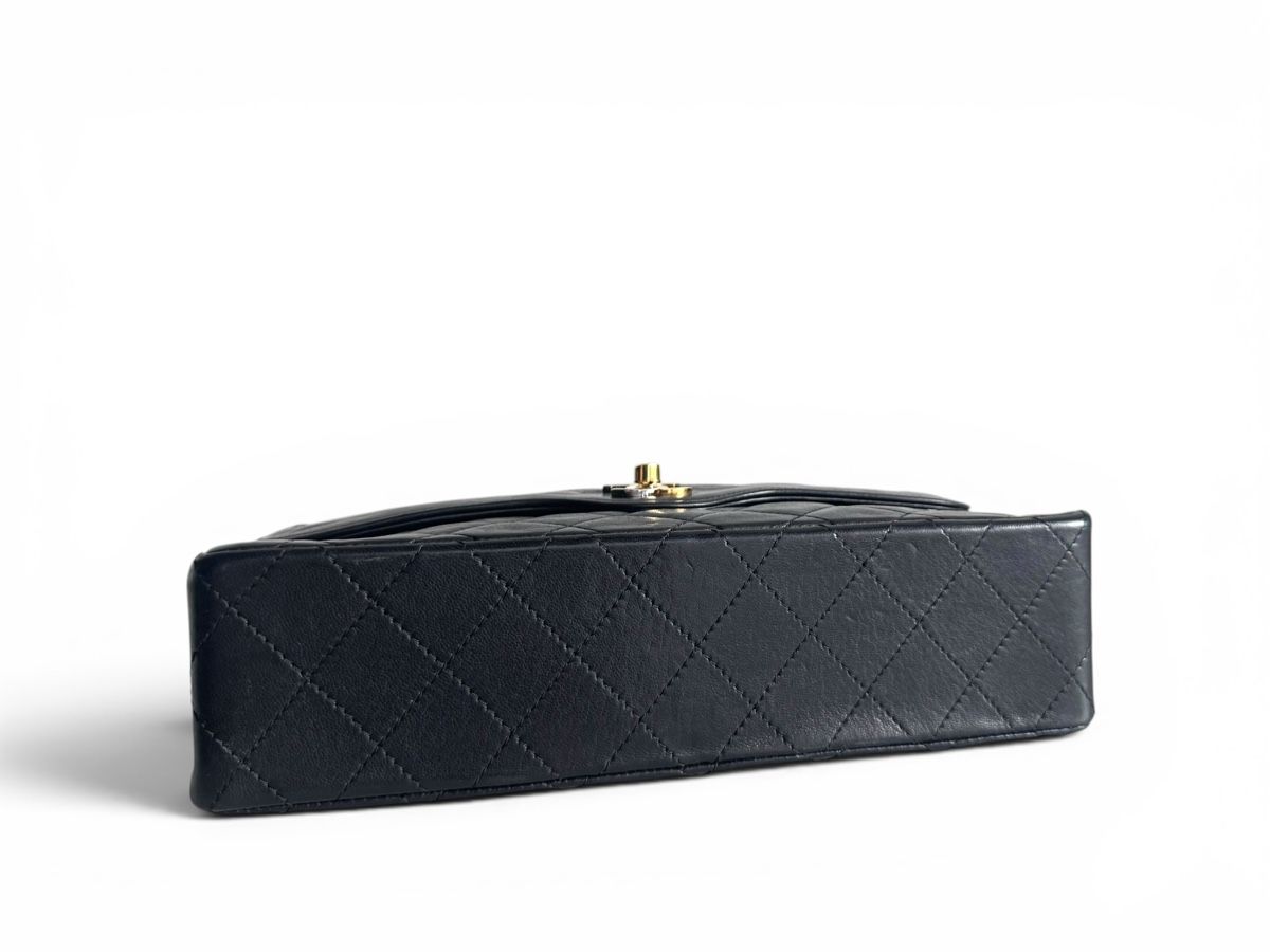 Chanel Borse da donna: CHANEL Lambskin Quilted Medium Double Flap Tasche – Usato da Kriens venduto da hannaandkiko 5