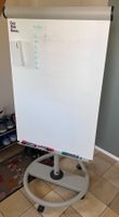 Grosses Flipchart/Whiteboard mit Rollen, höhenverstellbar