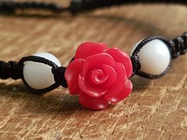 Armband stufenlos verstellb.m.Rose + weissen Kugeln, schwarz