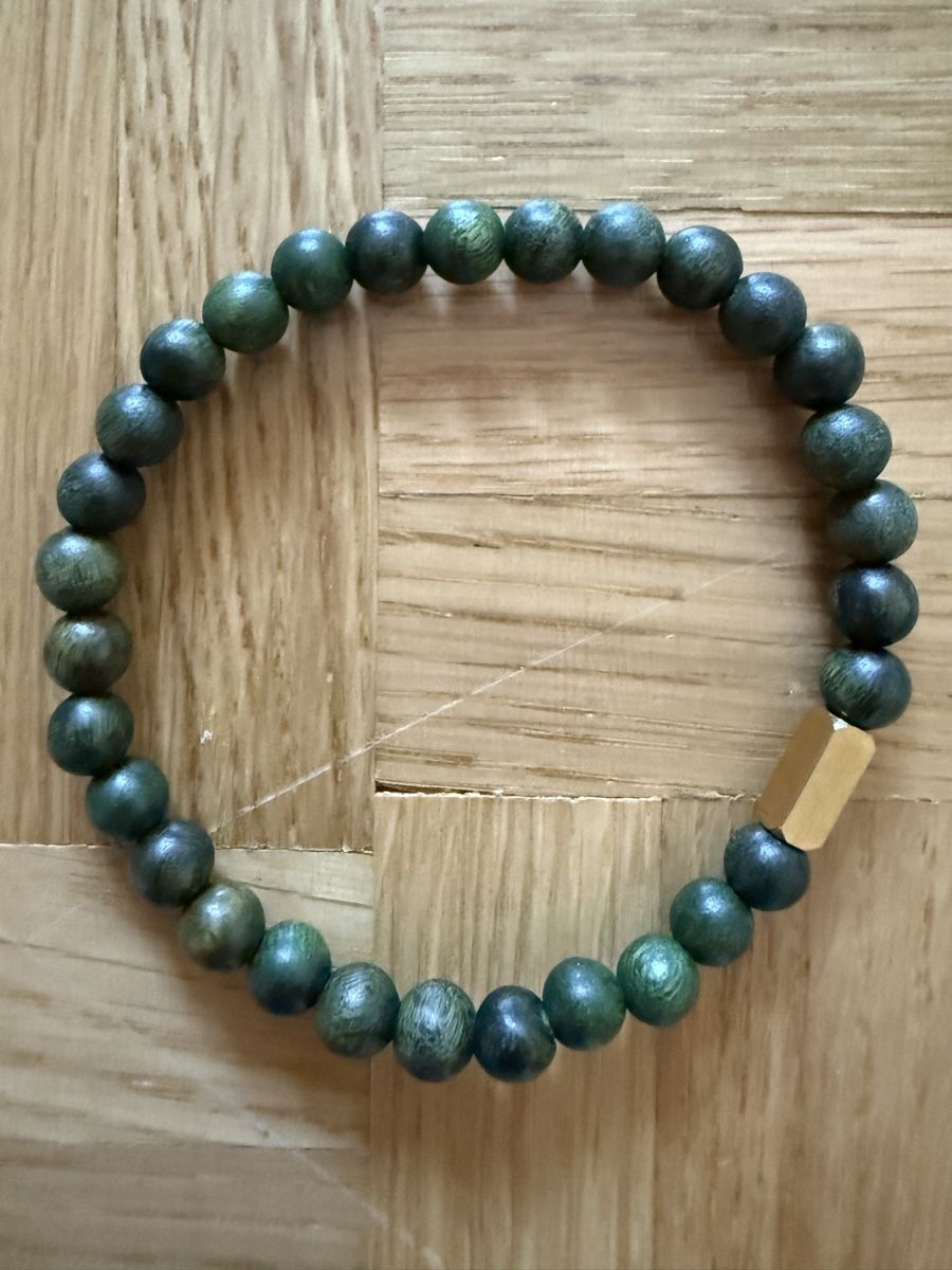 Armbänder & -reifen: Armband Holzperlen grün mit goldfarbenem Element – Neu (gemäss Beschreibung) aus Zürich von rapido06