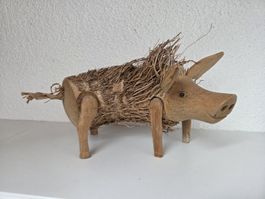 Deko-Schweinchen aus Wurzelholz