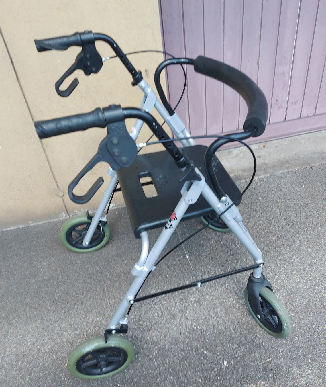 Ausili per la deambulazione: Rollator – Usato da Wallisellen venduto da Allivia 2